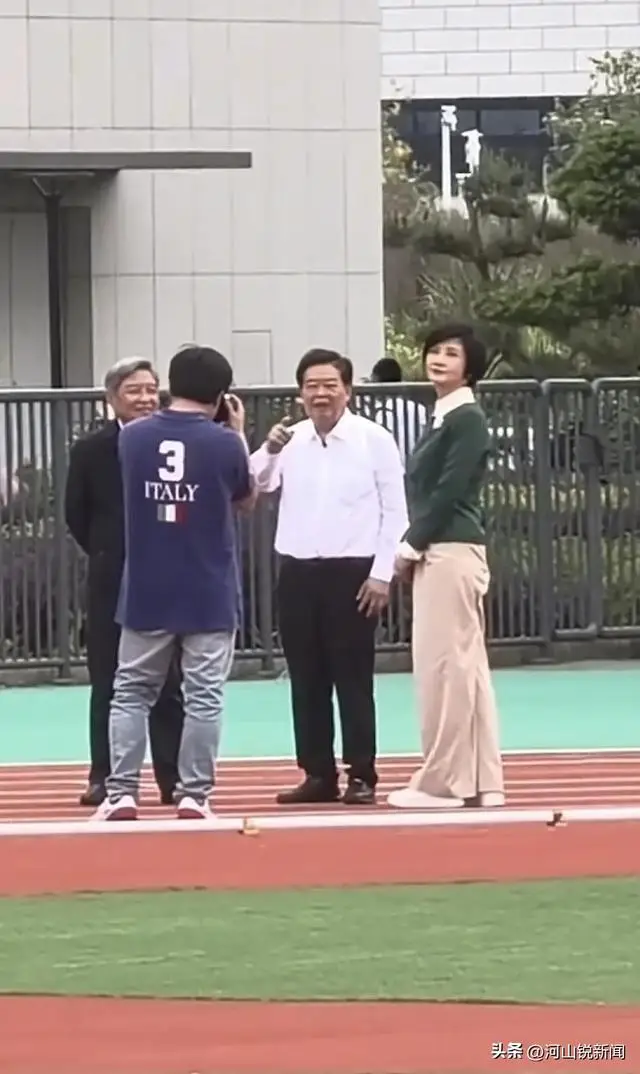 福耀科技大学 吴小莉 曹德旺_曹德旺现身福耀科技大学开学典礼