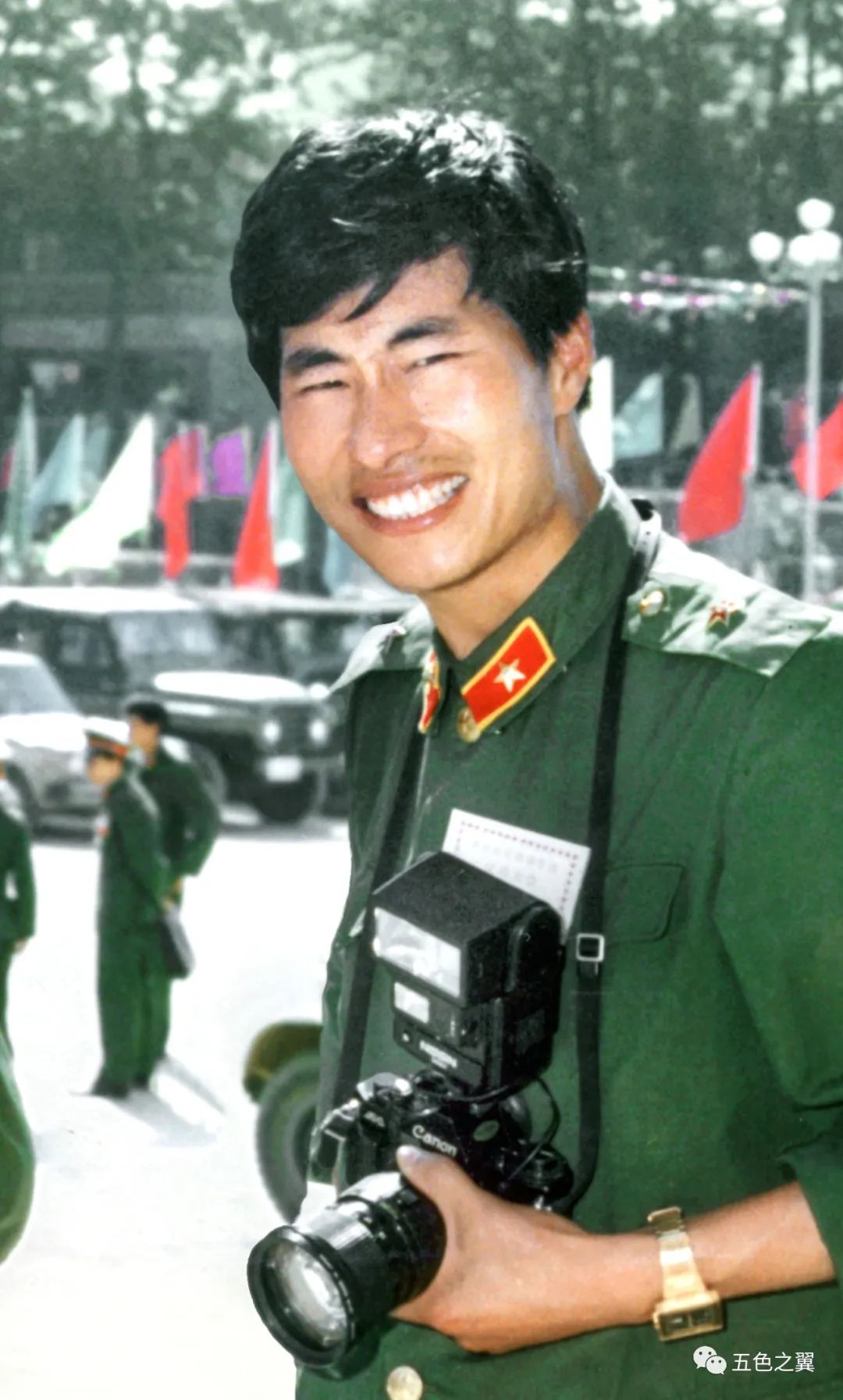 王红战地记者_ 王红 军人 摄影师 _老山战役 王红 战斗经历 
