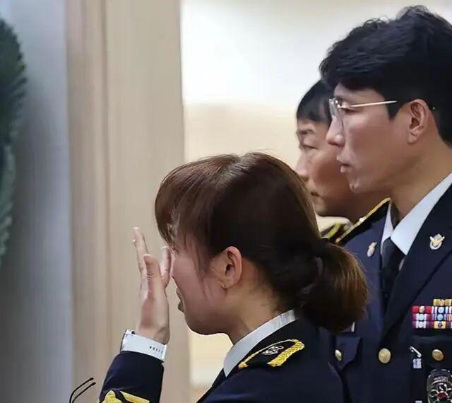 这位韩国警长，值得我们永远铭记