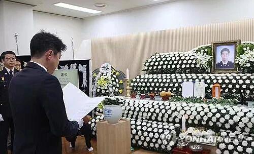 中国驻韩国大使馆哀悼_韩国海警救中国老人殉职 李在明发声_韩国警长救中国老人牺牲