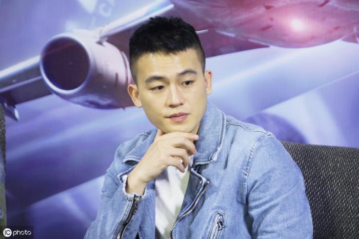 圆脸男生发型（圆脸男生剪什么发型比较好看）