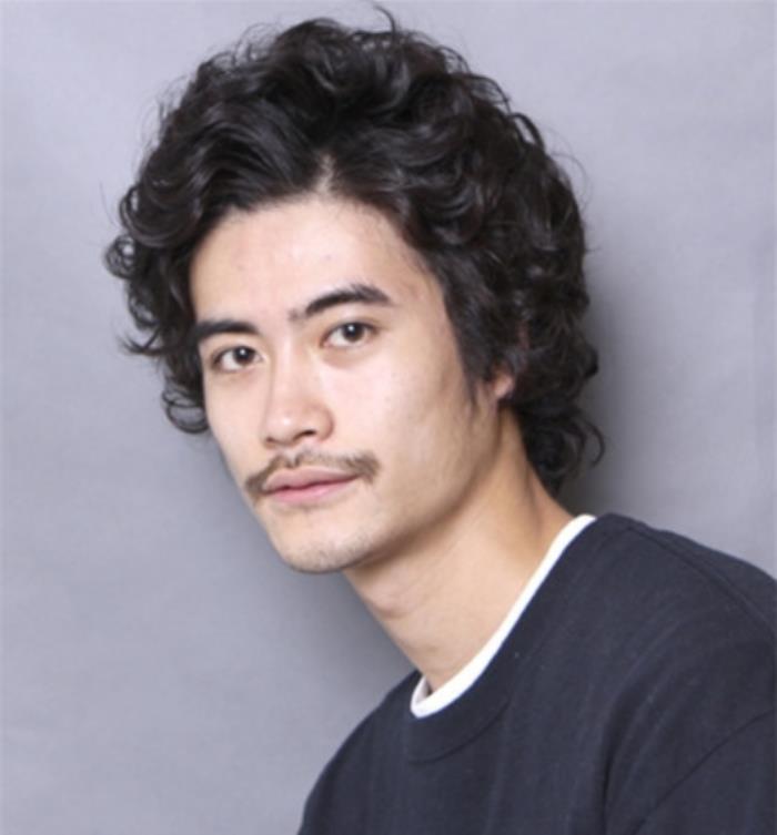 男生剪什么发型_圆脸男生发型选择技巧_适合圆脸男生的发型