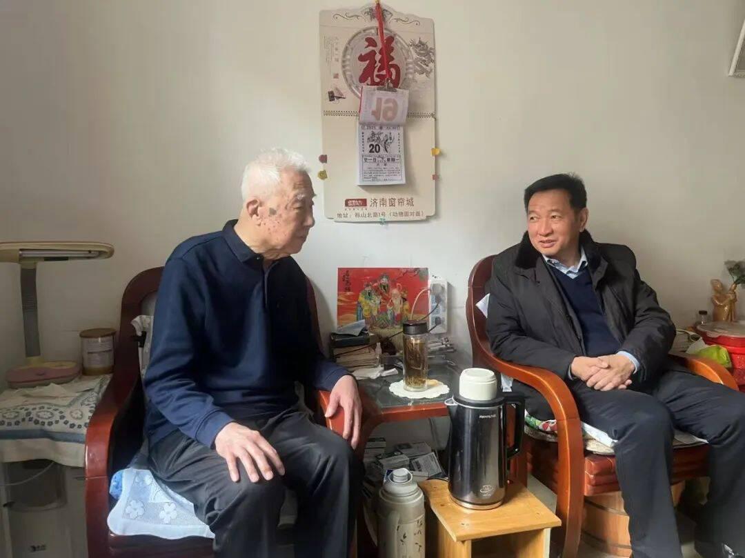 济南市眼科医院慰问离退休老同志_走访慰问退休老干部_济南市第二人民医院走访慰问活动