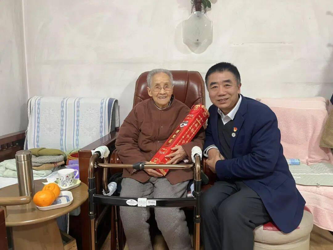 走访慰问退休老干部_济南市眼科医院慰问离退休老同志_济南市第二人民医院走访慰问活动