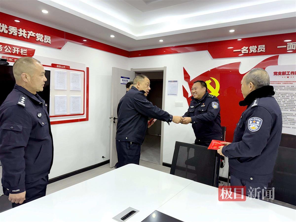 因公牺牲民警家属慰问活动_湖北省襄阳市保康县公安局慰问离退休老干部_走访慰问退休老干部