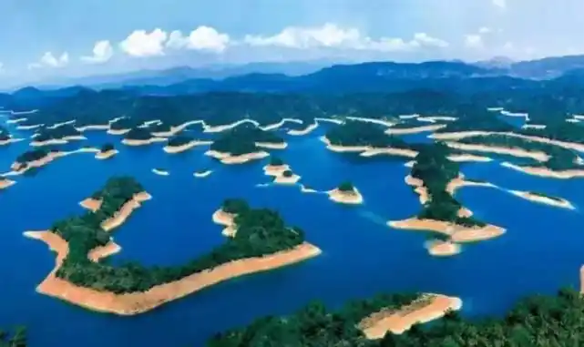 曾陷捐款门、砒霜门、标准门…… 农夫山泉为何躲不过舆情危机？