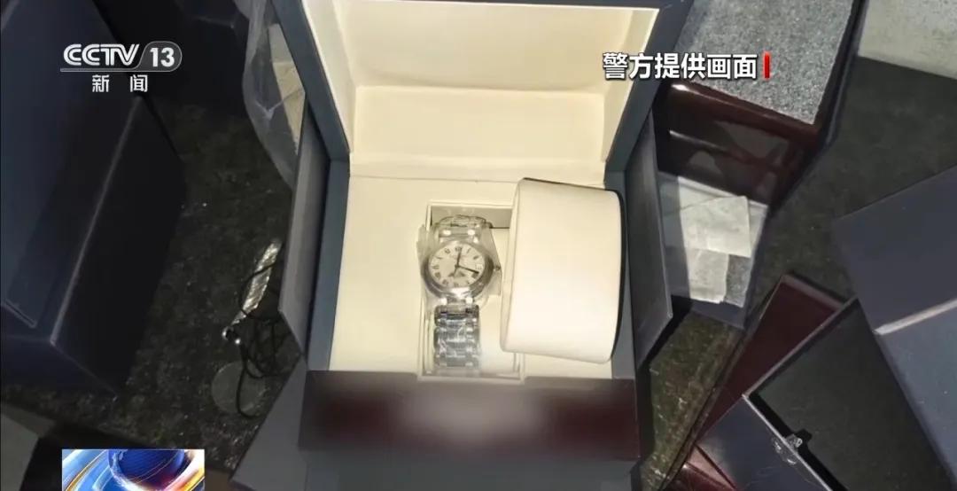 警方打击境内外勾结盗刷信用卡犯罪_手机不受控制信用卡被盗刷关闭境外支付功能_国内信用卡在国外购物网站能用吗