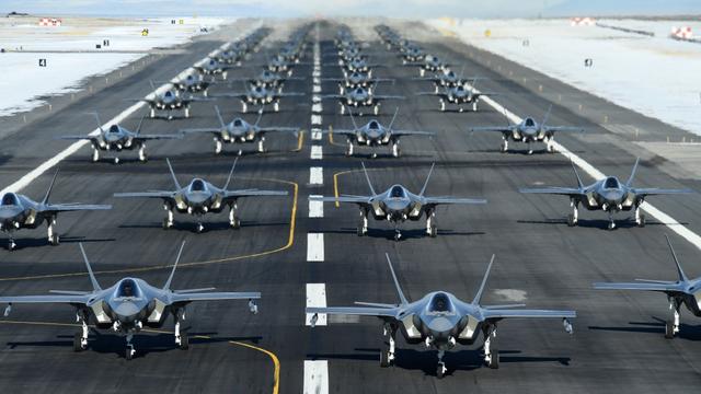 24架f-35a隐身战机集结西太平洋_美国空军重新采购F-16战机_F-35A隐身战机订单裁撤原因