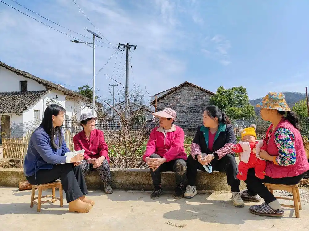 中国女性在各行各业贡献_巾帼共绘新时代_新时代女性成就