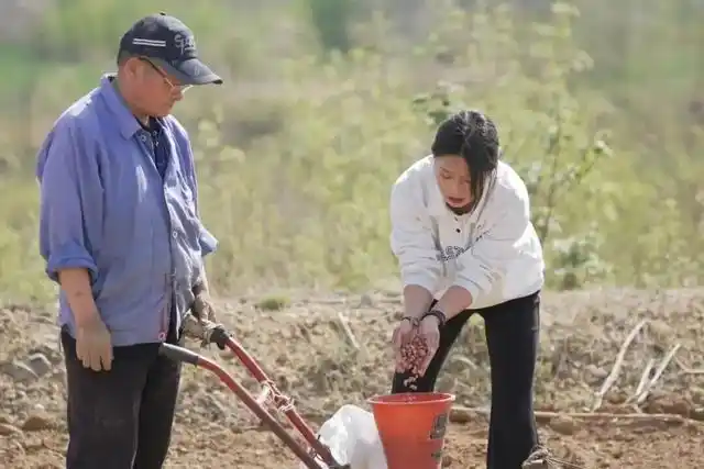 巾帼共绘新时代_女代表女委员履职尽责_妇女参政议政全过程人民民主