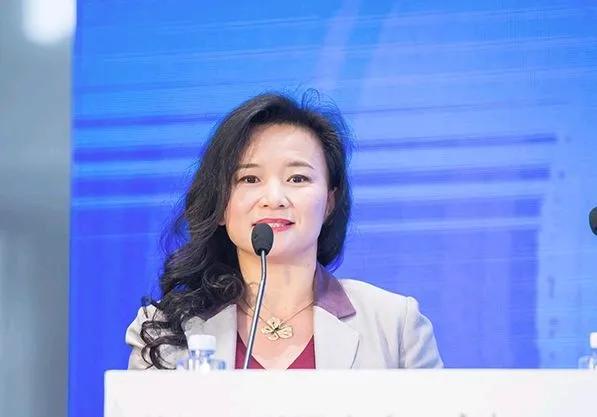 成雷被驱逐出境，她是谁？