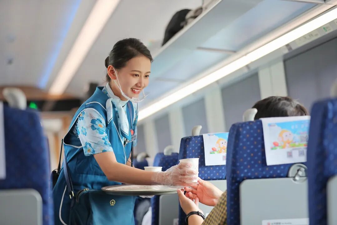 中石化加油卡充值发票可以报销吗_火车票数字化历程_全国铁路电子发票全面使用