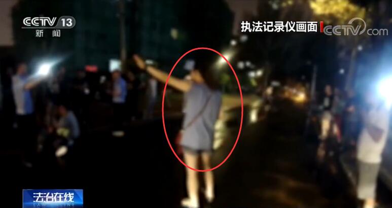 “瞅你咋地?”引冲突 不满民警处置 母女二人动手袭警