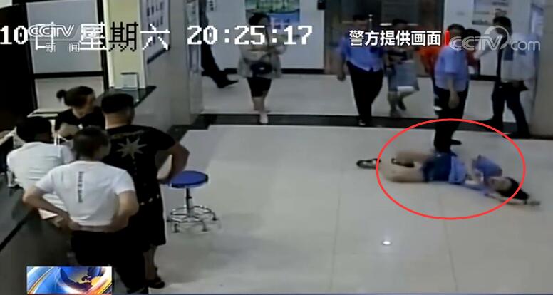 执法规范化建设_母亲遭民警责骂 男子插话后被群殴_民警依法履职