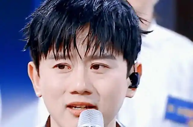 离婚传闻后，张杰获央视点名，戳破了姐弟恋的偏见