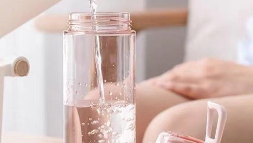 食品级塑料袋装热食_温度超65℃塑料盒会释放有害物质_塑料餐盒底部PP5标识