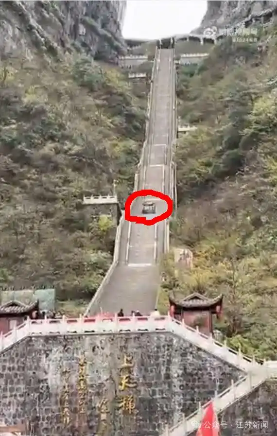 奇瑞汽车天门山挑战事故_奇瑞就撞坏天门山“天梯”护栏致歉_天门山汽车爬天梯事件