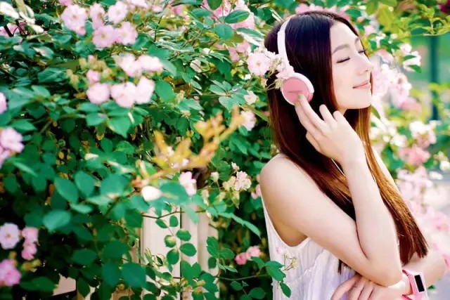 如何用18一140的镜头拍郁金香_花卉人像拍摄技巧_拍出唯美人像的七个要点