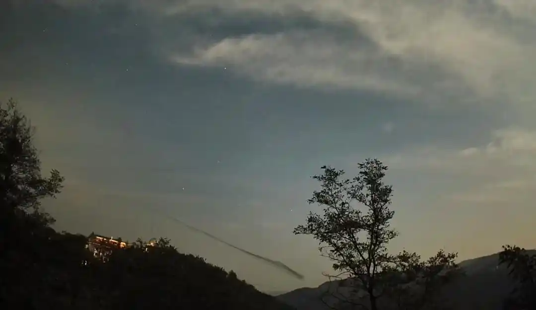 济南夜空惊现不明飞行物，天文台回应