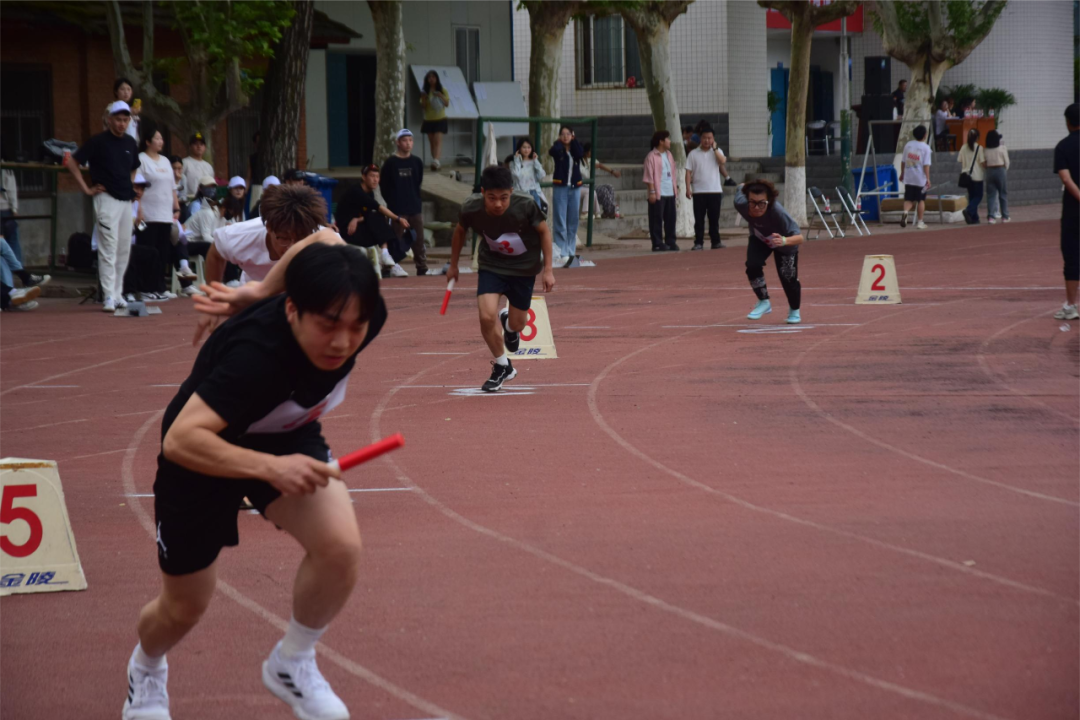 运动会新闻稿150字_陕西理工大学田径运动会_阳光体育运动会高光时刻