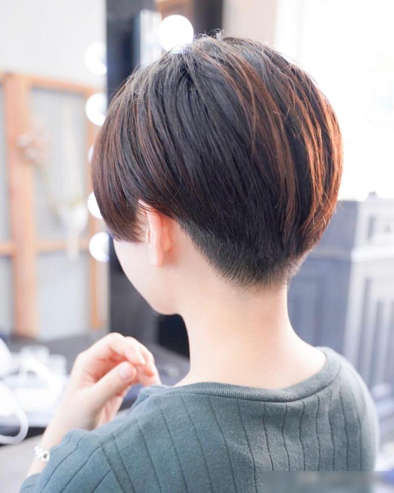 推边短发欧美风大波浪_短发造型视频_适合女性个性化发型