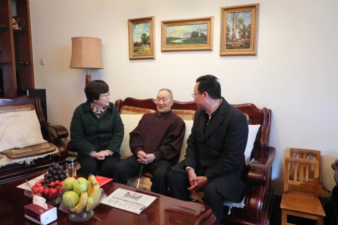 平凉市走访慰问离退休老干部_走访慰问退休老干部_王旭白振海新春慰问老干部