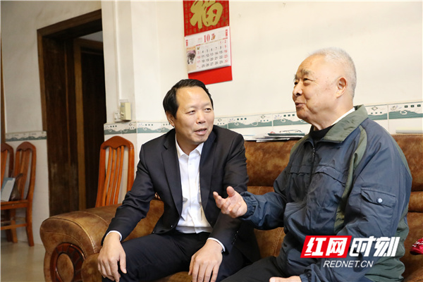 江华：段贵建走访慰问部分离退休老干部