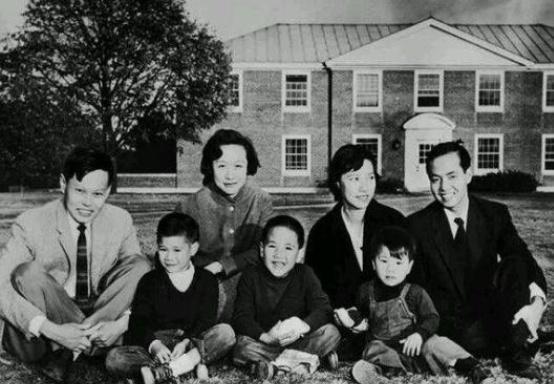 杨振宁教育理念子女选择美国_杨振宁和孩子的关系_杨振宁子女定居美国