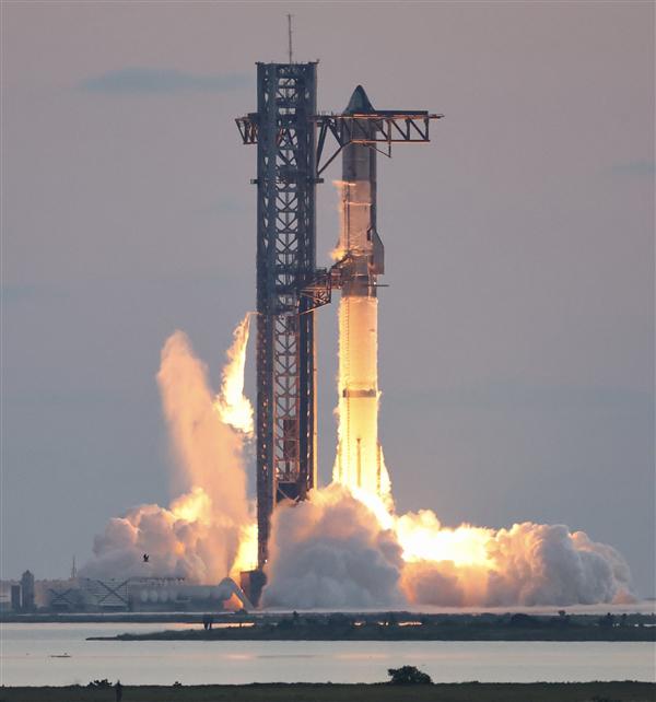 V2版星舰谢幕！SpaceX星舰第11次试飞升空 助推器已成功溅落
