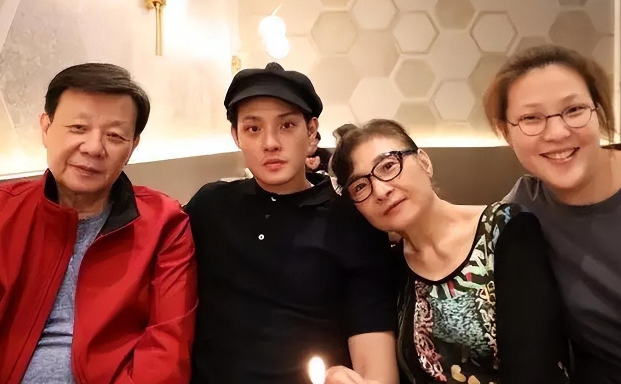 寇家瑞多少岁_寇世勋双妻家庭影响子女婚姻观_寇家瑞39岁未婚生女不结婚