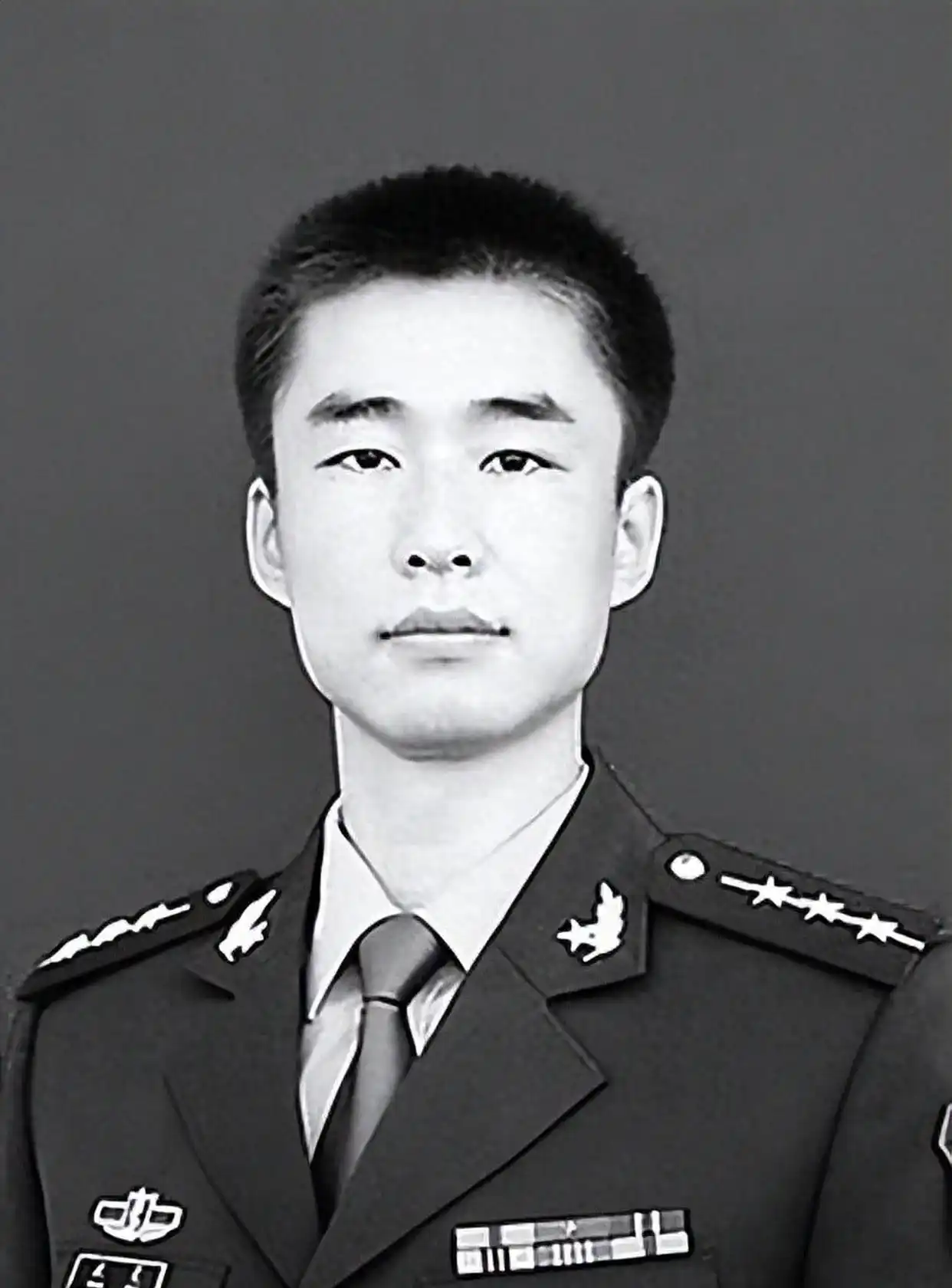 炮兵军官请假探亲，竟在家中离世？上级来电询问才知噩耗，是为何