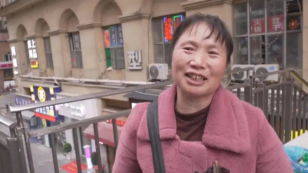 贵阳花果园猴子扰民_贵阳花果园驱赶猴子_贵州的猴子已经进化到上班了