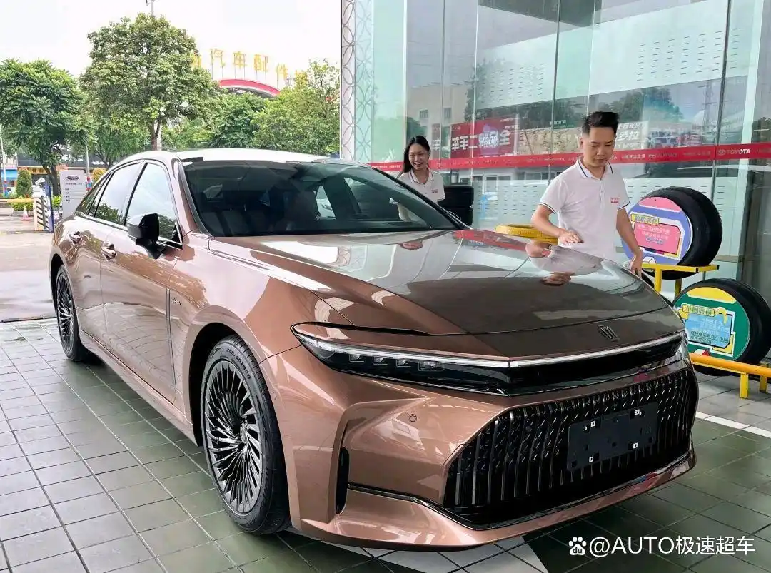 全新 TOYOTA 丰田皇冠 CROWN：重塑经典，引领豪华新境
