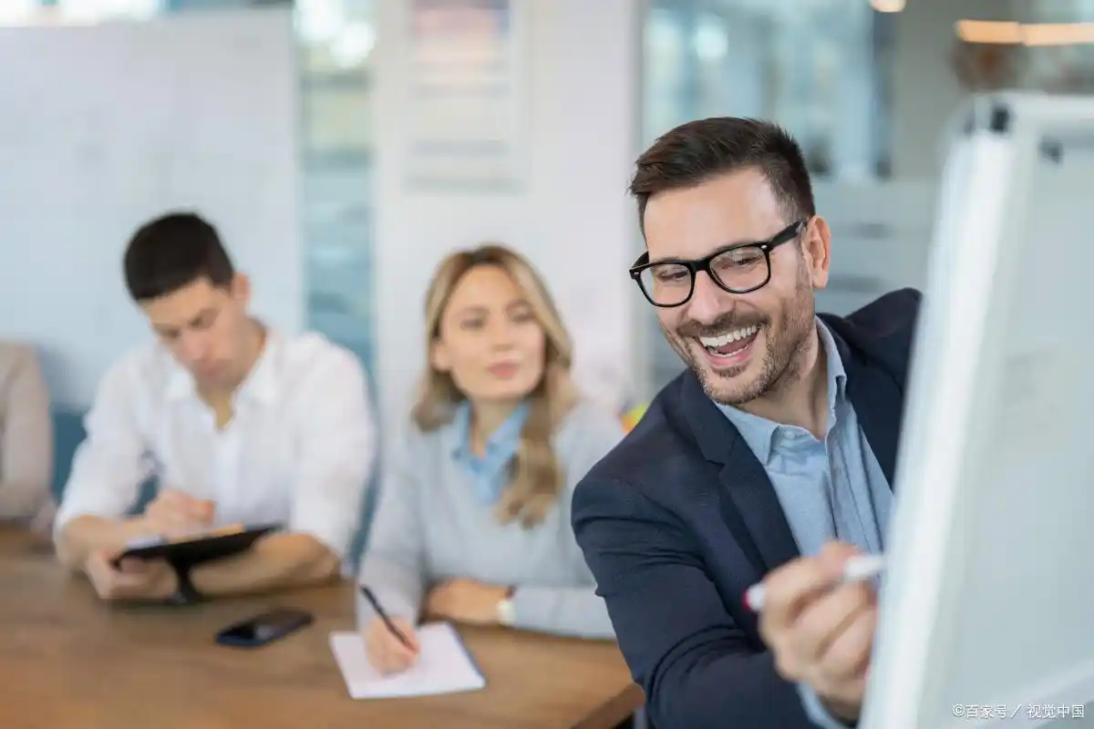 仪容礼仪_职场礼仪_工作帽子的礼仪