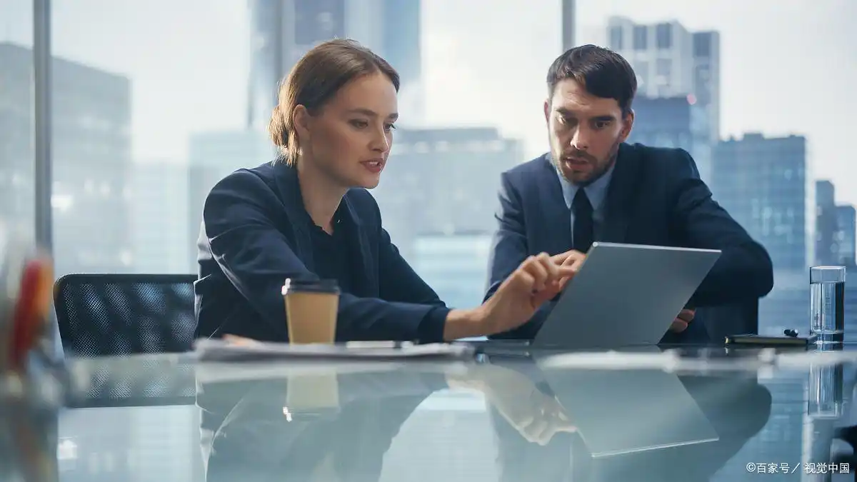 仪容礼仪_职场礼仪_工作帽子的礼仪