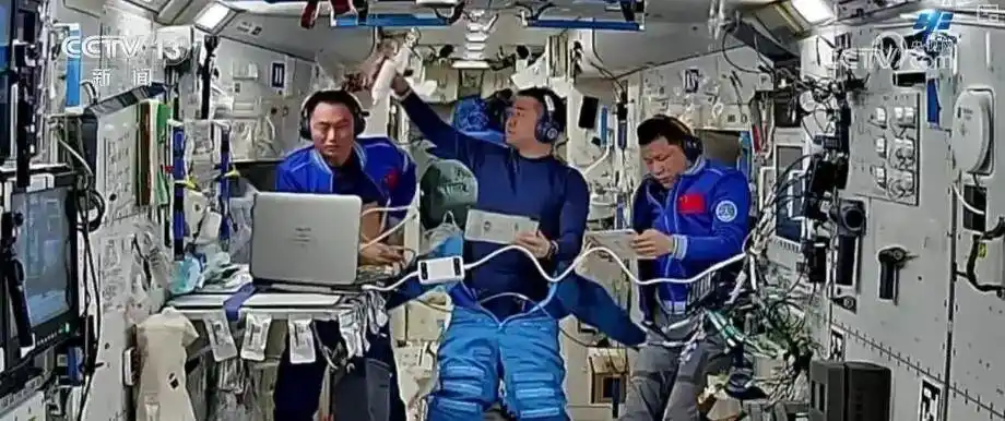 神舟二十一号飞船撤离空间站_神舟二十号航天员在轨任务_神舟二十一号发射准备