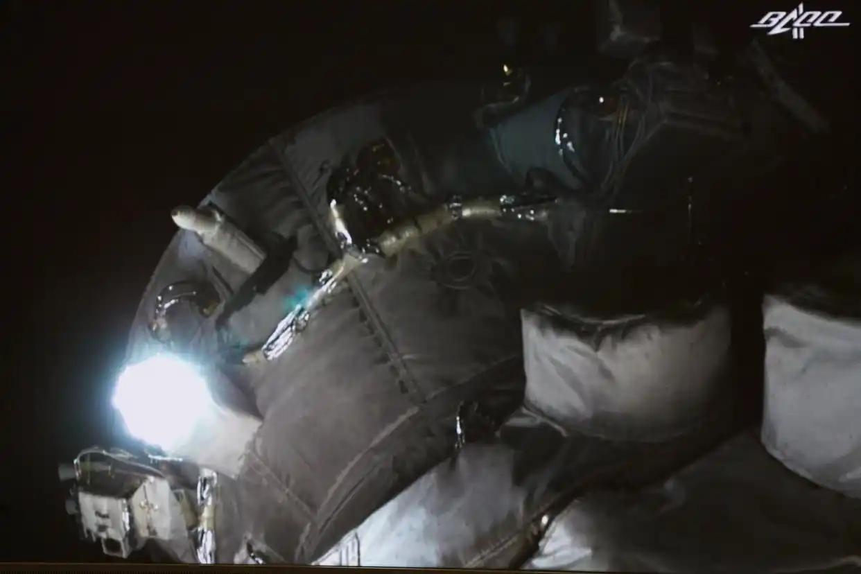 神舟十三号航天员乘组圆满完成手控遥操作天舟二号货运飞船与空间站组合体交会对接试验