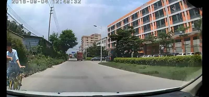 第一位碰瓷党_东莞碰瓷党 共享单车碰瓷党 道路交通安全