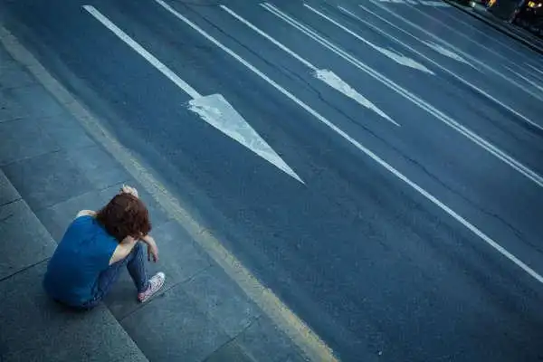 30多岁小有成就的设计师，接手一个大项目后，崩溃了