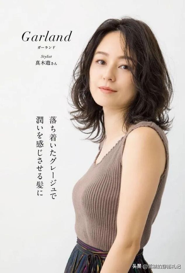 脸大脖子粗如何选烫发_换季发型指南_中长发梨花烫内扣发型