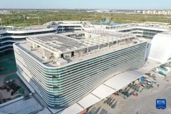 雄安新区启动区重点项目建设_河北雄安新区 新华网_雄安体育中心无人机照片