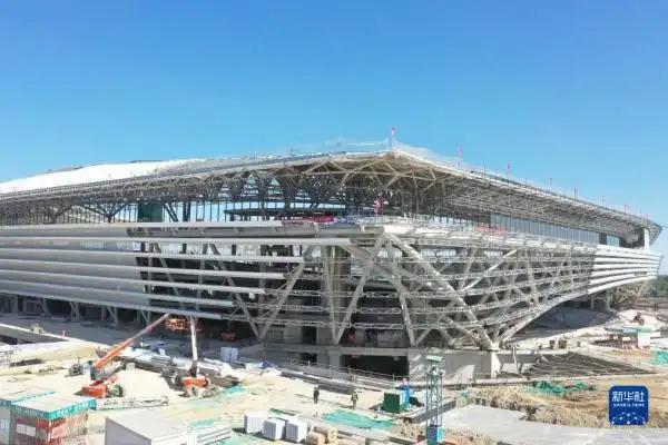 河北雄安新区 新华网_雄安新区启动区重点项目建设_雄安体育中心无人机照片