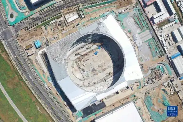 雄安新区启动区重点项目建设_雄安体育中心无人机照片_河北雄安新区 新华网