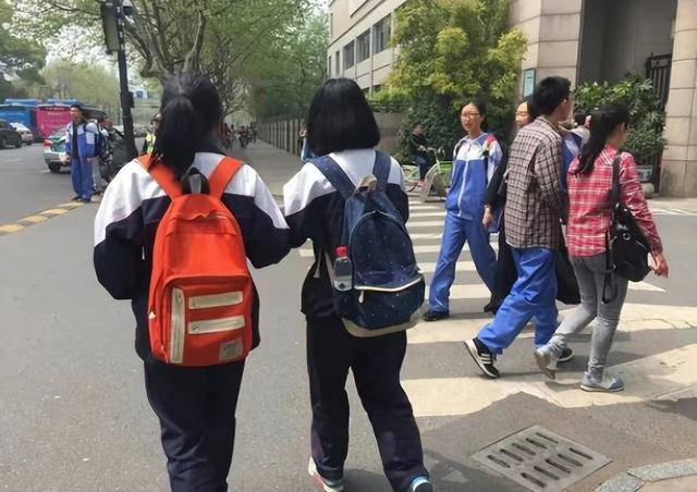 永城市委办公室原副主任李新功强奸未成年女性案件_李新功强奸用壮阳药物_李新功诱骗女学生车内作案细节