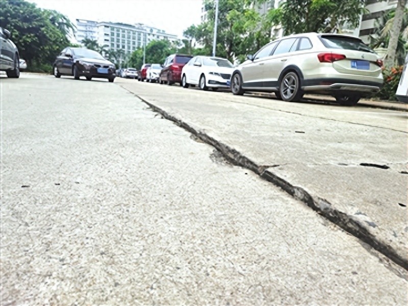 “兴丹二横街 路面有凹陷” ！海口琼山区市政维修中心：凹陷处暂无安全隐患，不做处理