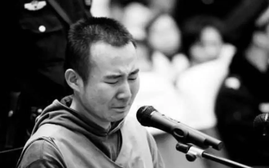怯懦少年药家鑫的“毁灭史”，他经历的家庭教育，比你想得更糟糕