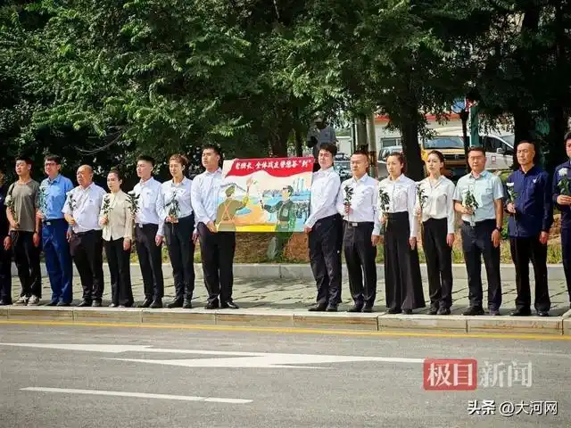 志愿军烈士遗骸沈阳迎接仪式_沈阳抗美援朝烈士陵园欢迎老兵_73岁老人赶到沈阳迎烈士父亲回国