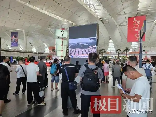 志愿军烈士遗骸沈阳迎接仪式_沈阳抗美援朝烈士陵园欢迎老兵_73岁老人赶到沈阳迎烈士父亲回国