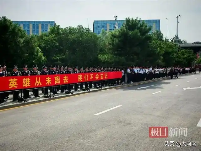 志愿军烈士遗骸沈阳迎接仪式_沈阳抗美援朝烈士陵园欢迎老兵_73岁老人赶到沈阳迎烈士父亲回国