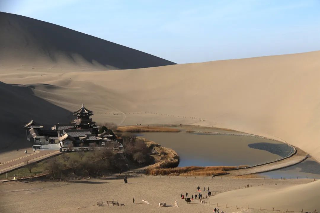 敦煌绿洲旅游攻略_敦煌建筑特点_敦煌历史文化名城介绍
